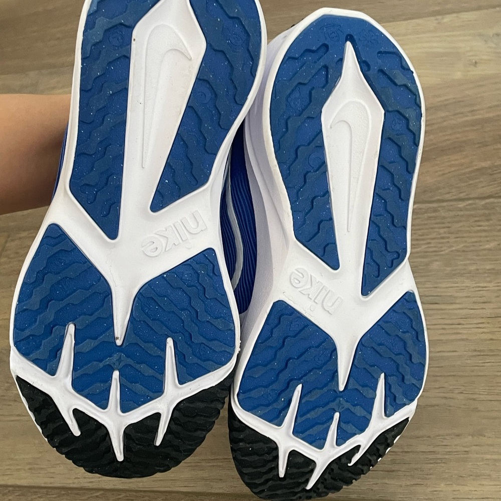 Boys blue nikes - Picture 3 of 4